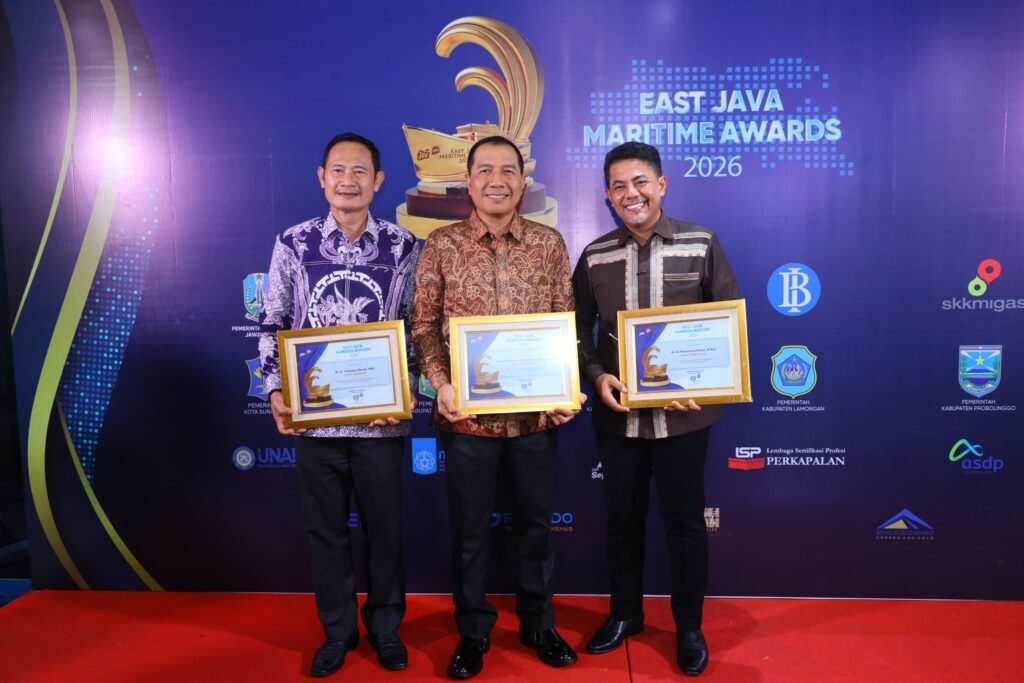 Pangkoarmada II Terima East Java Maritime Awards 2026 Atas Prestasi Koarmada II sebagai Penjaga Kedaulatan Matra Laut Jawa Timur