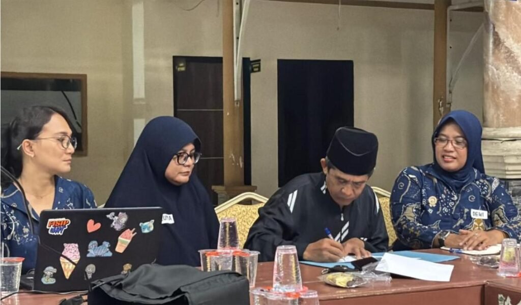 FISIP UHT Revitalisasi Pokdarwis Desa Gisik Cemandi Melalui Forum NGOBRAS