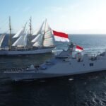 Rendezvous di Perairan Bitung, KRI Bima Suci dan KRI I Gusti Ngurah Rai-332 Laksanakan Passing Exercise