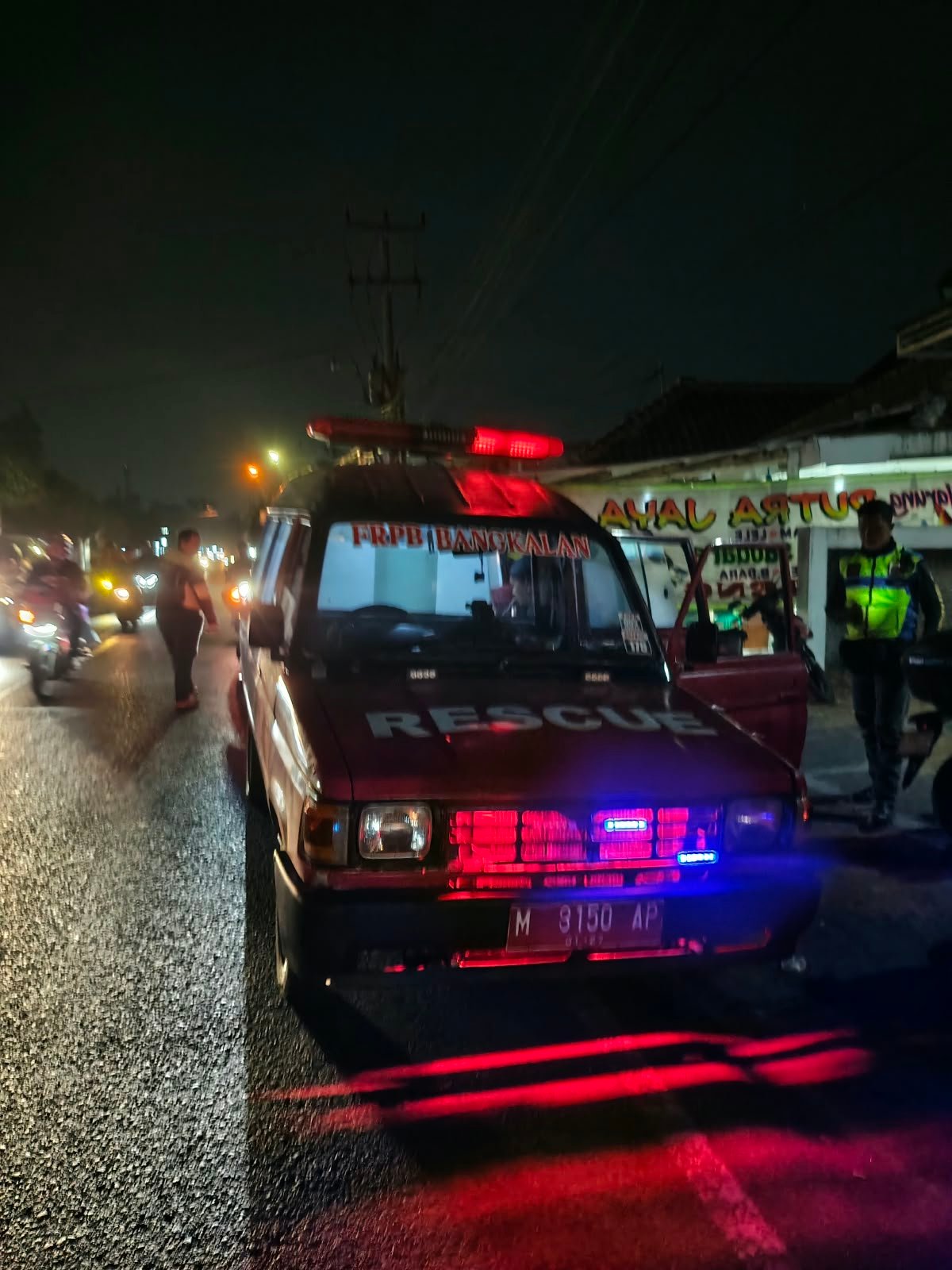 Ambulans FRPB Bangkalan Antar Pasien Pulang dari Surabaya ke Cirebon