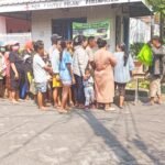Jumat Berkah Dukuh Kupang 16, Ibu Novi Salurkan Sedekah Tunai Langsung kepada Warga