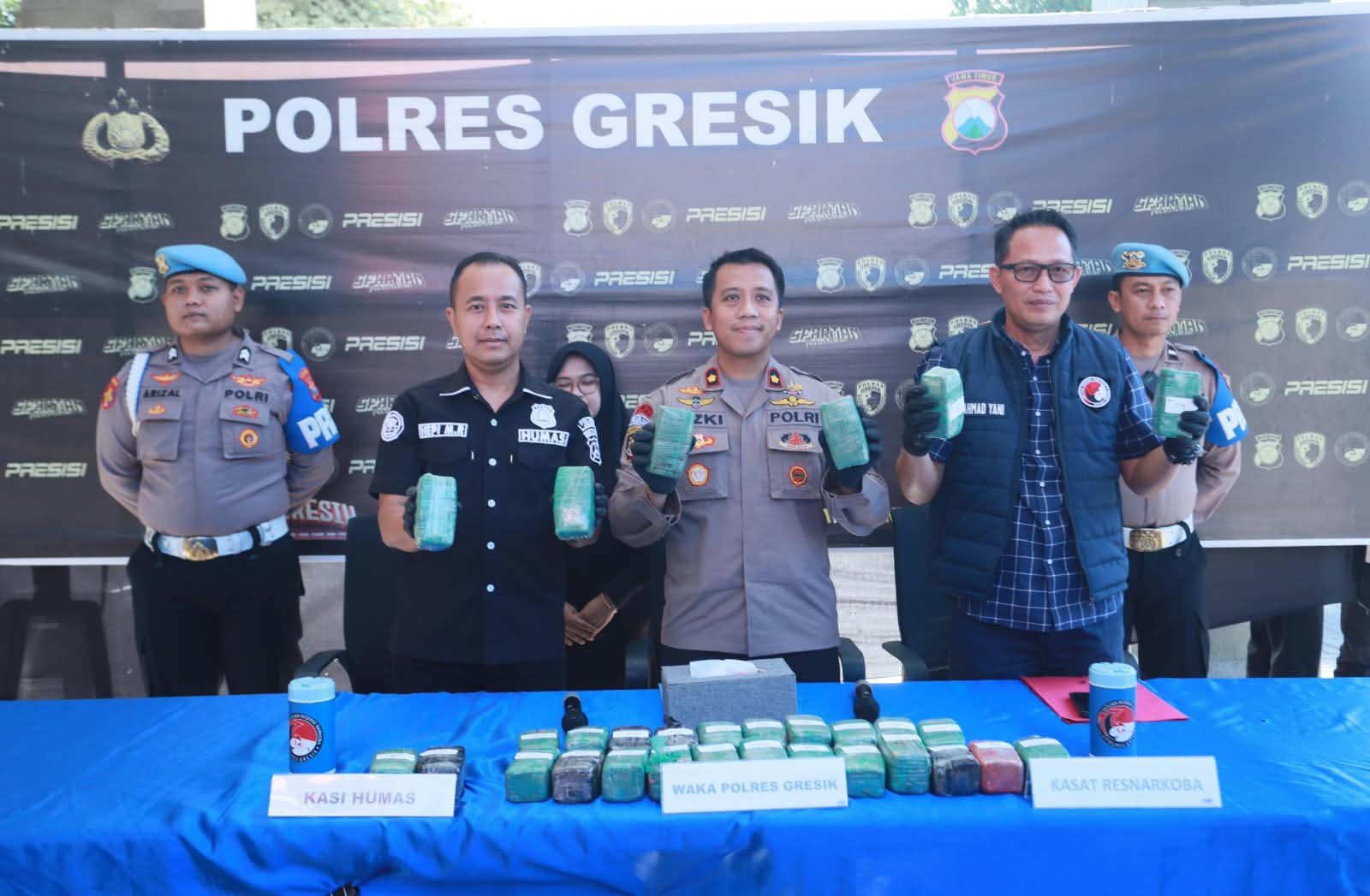 Polres Gresik Sita 10,8 Kg Ganja di Gudang Ekspedisi